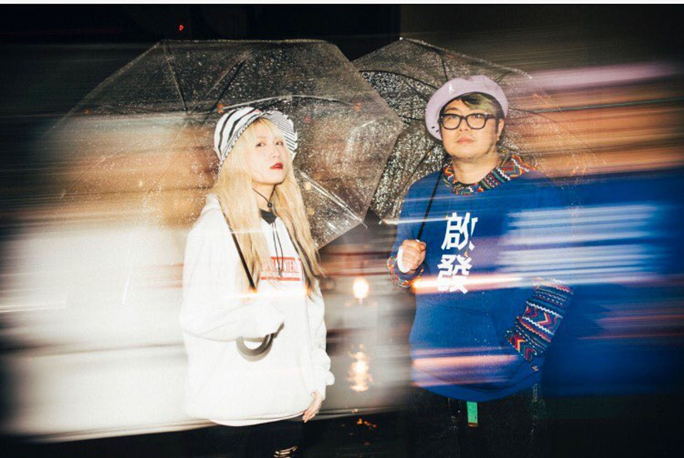 Behind the Creativity 🎥﻿
﻿
クリエイティブの裏側に迫る特集﻿
「Behind the creativity」﻿
﻿
今回は、異次元TOKYOの篠田利隆さんとアーティストのTORIENAさんを迎え、2人の出会いから素晴らしいMV『MELANCOZMO』が完成するまでのバックストーリーを伺いました。﻿
﻿
-----﻿
﻿
2017年8月に公開されたTORIENA『MELANCOZMO』のMV。軽快なチップチューンを響かせつつも、幾度も登場する00年代のコンピュータや灰色の空に浮かぶ謎の生命体が不穏な世界観を彩っている。監督したのはオタクカルチャーをプロモーションするクリエイター集団・異次元TOKYOの篠田利隆。2人の交流はTwitterから始まったそうだ。2人がどのように出会ったのか、そしてどんな過程を経てMVが生まれたのかをインタビューで掘り下げていく。﻿
﻿
﻿
続きはトップページのリンクからどうぞ🏷﻿
﻿
﻿
------------﻿﻿﻿﻿﻿------------﻿﻿﻿﻿﻿﻿
﻿
【foriio】﻿﻿﻿﻿﻿﻿
世界でいちばんやさしいポートフォリオ作成サービス。すぐに、簡単に、綺麗なあなただけのポートフォリオを作ることができます。さあ、あなたもポートフォリオを片手に自分らしく働きましょう。﻿﻿﻿﻿﻿﻿
﻿﻿﻿﻿﻿﻿
﻿
ご登録はトップページのリンクから🎨﻿﻿﻿﻿﻿﻿
- Try free from link in profile﻿﻿﻿﻿﻿﻿
﻿﻿﻿﻿﻿﻿
﻿
﻿
#foriio#ポートフォリオ#webデザイン#フリーランス#デザイン#好きを仕事に#プランナー#pictures #photographer#art#portfolio#webdesign #コラム#design#writer#artwork#illustrator#photo#デザイナー#ディレクター#クリエイター#演出家#digitalart#ライター#freelance#アートワーク#アート#イラストレーター#artist#アーティスト-1